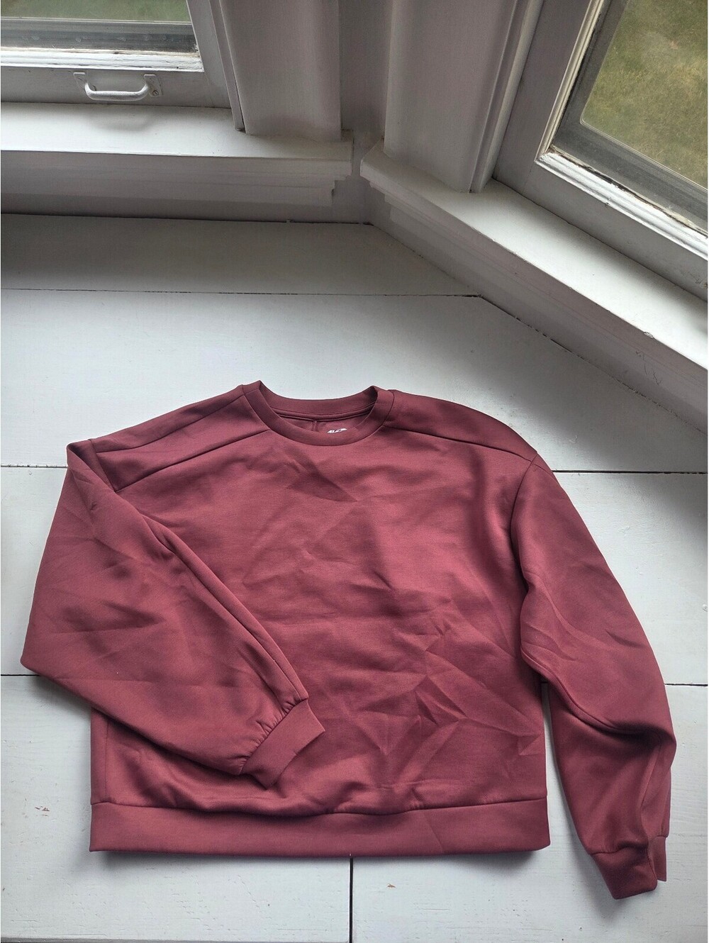Avia Large Crewneck Sweatshirt in Burgundy